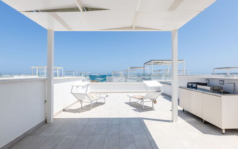 Brezza Costa Conero: Etage, Gulvbelægning, Møbel, Lejlighed, Stol, Altan, Skygge, Aluminium, Dagslys, Hotel