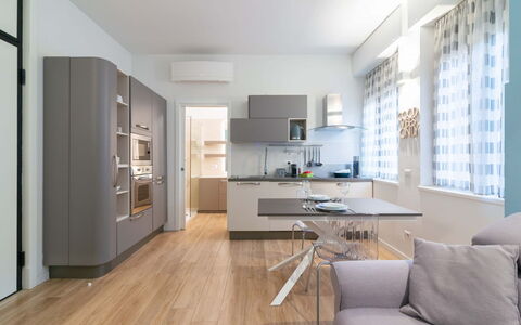 Vittoria Suite: Møbel, Indretning, Gulvbelægning, Etage, Køkken, Træ, Cabinetry, Countertop, Stol, Loft