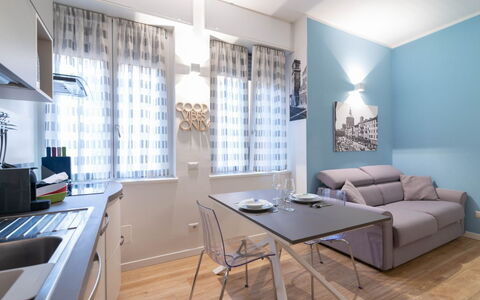 Vittoria Suite: Møbel, Indretning, Gulvbelægning, Etage, Værelse, Loft, Hjem, Belysning, Lejlighed, Bord
