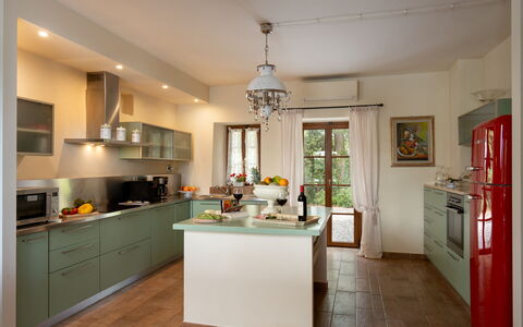 Villa Anna: Møbel, Køkken, Countertop, Indretning, Cabinetry, Køkken Apparat, Gulvbelægning, Træ, Etage, Loft