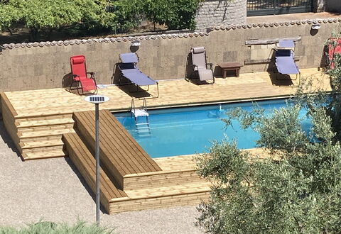 Villa Ginevra: Svømmepøl, Træ, Udendørs Møbler, Kompositmateriale, Liggestol, Fritid, Skygge, Have, Udvej, Bejdse