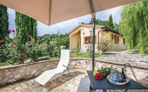 Casa Salvia, Ac, Wifi, Narni: Møbel, Bord, Udendørs Møbler, Stol, Skygge, Have, Køkken & Spisebord, Udendørs Bord, Backyard, Blomsterkrukke