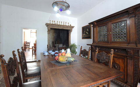 Casa Zaira: Møbel, Træ, Indretning, Bord, Stol, Gulvbelægning, Spisestue, Køkken & Spisebord, Værelse, Etage