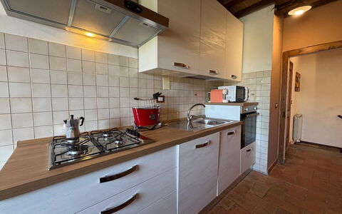 Appartamento Del Mercato: Køkken, Countertop, Køkken Apparat, Køkkenvask, Gulvbelægning, Større Bandage, Træ, Cabinetry, Indretning, Komfur