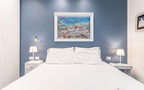 Villa Azzurra Monticelli: Indretning, Soveværelse, Møbel, Etage, Gulvbelægning, Seng, Textile, Sengetøj, Sengetøj, Værelse
