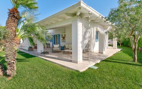 Villa Azzurra Monticelli: Hjem, Skygge, Estate, Kolonne, Udvej, Veranda, Udendørs Struktur, Villa, Have, Landscaping