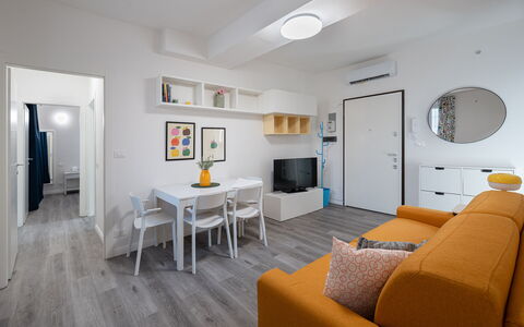 Aselli Home: Indretning, Gulvbelægning, Møbel, Etage, Træ, Loft, Værelse, Lejlighed, Couch, Stue
