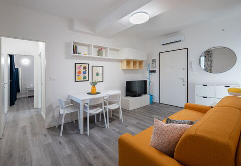 Aselli Home: Indretning, Gulvbelægning, Møbel, Etage, Træ, Loft, Værelse, Lejlighed, Couch, Stue