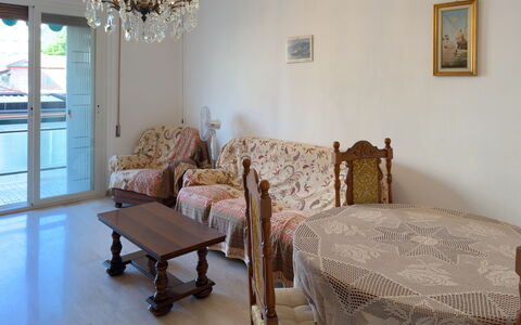 Casa Francy - Arma Di Taggia: Møbel, Indretning, Gulvbelægning, Etage, Træ, Værelse, Loft, Bord, Belysning, Stue