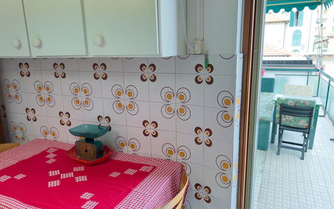 Casa Francy - Arma Di Taggia: Gulvbelægning, Indretning, Etage, Flise, Design, Køkken, Bejdse, Maling, Countertop, Tap