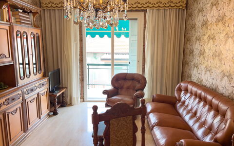 Casa Francy - Arma Di Taggia: Møbel, Indretning, Træ, Gulvbelægning, Etage, Værelse, Belysning, Vinduet Dækker, Vindue Behandling, Stue