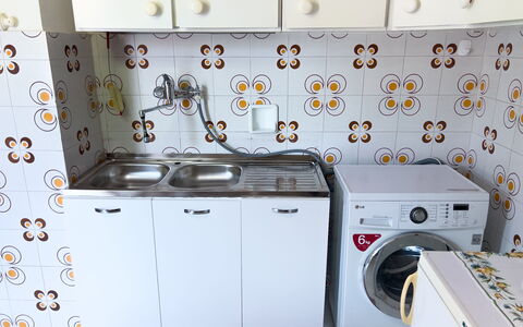 Casa Francy - Arma Di Taggia: Større Bandage, Køkken, Gulvbelægning, Håndvask, Etage, Indretning, Køkken Apparat, Sanitærarmatur, Countertop, Tap