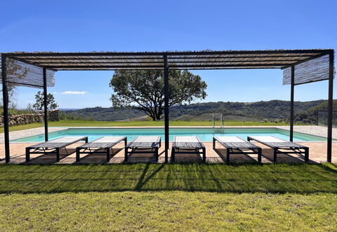 Villa Sassinoro: Svømmepøl, Skygge, Udendørs Struktur, Landscaping, Pergola, Udvej, Pavilion, Eco Hotel, Udendørs Møbler