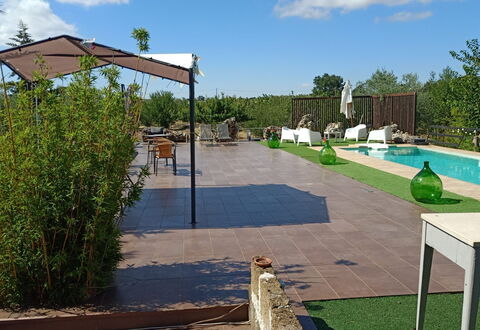 Borgo Incanto: Svømmepøl, Skygge, Udendørs Møbler, Have, Blomsterkrukke, Fritid, Backyard, Landscaping, Stol