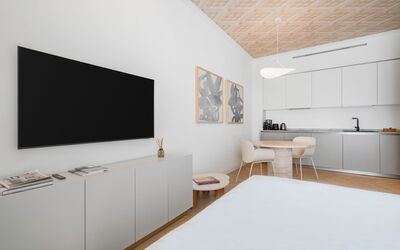 Deservi Elegant Apt. Boccaccio: Møbel, Indretning, Gulvbelægning, Etage, Lejlighed, Stue, Værelse, Hjem, Trægulve, Elektronisk Apparat