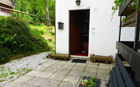 Chalet Giove: Dør, Have, Gård, Trappe, Walkway, Landscaping, Backyard, Cobblestone, Indkørsel, Flise
