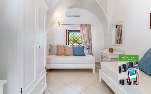 Masseria Lamagrotte: Indretning, Etage, Gulvbelægning, Møbel, Loft, Design, Stue, Couch, Pude