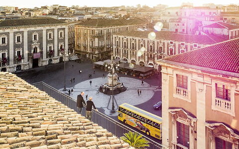 Penthouse: Bygning, City, Byområde, Stad, Offentlige Rum, Arkitektur, Gade, Rådhusplads, Menneskelig Bosættelse, Blandet Brug