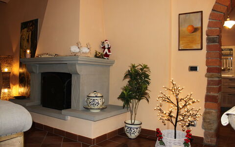 Holiday Home Croce With Spa: Indretning, Gulvbelægning, Belysning, Blomsterkrukke, Etage, Møbel, Hearth, Værelse, Stueplante, Stue