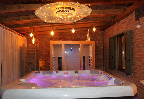 Holiday Home Croce With Spa: Indretning, Møbel, Træ, Gulvbelægning, Loft, Etage, Belysning, Lysarmatur, Værelse, Hjem