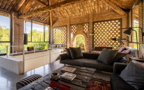 Villa Poggio Zucchino, Pool, Wellness, Piacenza: Indretning, Træ, Møbel, Loft, Gulvbelægning, Etage, Arkitektur, Belysning, Stue, Stol