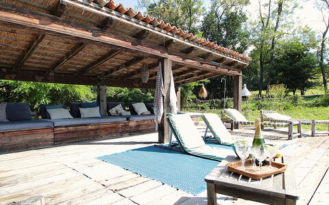 Villa Poggio Zucchino, Pool, Wellness, Piacenza: Møbel, Træ, Udendørs Møbler, Hårdttræ, Udendørs Bord, Skygge, Stol, Dæk, Veranda, Udendørs Struktur