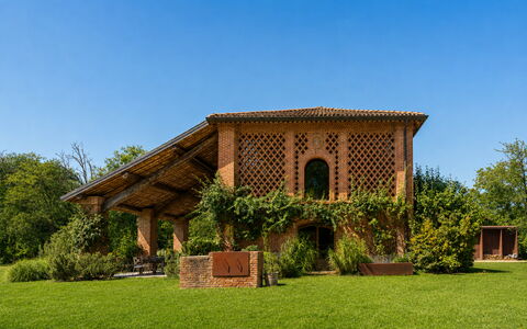 Villa Poggio Zucchino, Pool, Wellness, Piacenza: Græs, Busk, Arkitektur, Have, Land Lot, Bunddække, Lawn, Landscaping