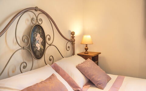 Villa Costa al Bagno: Seng, Soveværelse, Sengetøj, Møbel, Sengetøj, Træ, Sengetøj, Indretning, Bed Frame, Etage