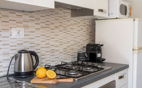 Casa La Conchiglia: Køkken, Countertop, Køkken Apparat, Indretning, Træ, Gulvbelægning, Større Bandage, Husholdningsapparat, Cabinetry, Etage