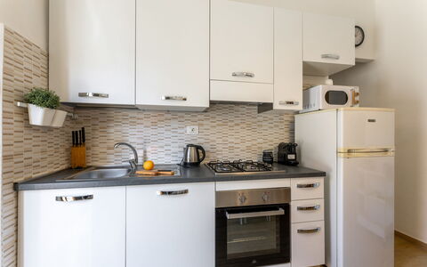 Casa La Conchiglia: Køkken, Køkken Apparat, Countertop, Cabinetry, Større Bandage, Møbel, Træ, Indretning, Komfur, Husholdningsapparat