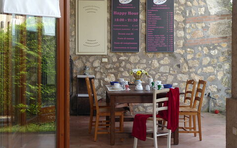 Calicantus, Verona, Pool, Wifi: Møbel, Bord, Træ, Indretning, Stol, Køkken & Spisebord, Spisestue, Restaurant, Bejdse, Værelse