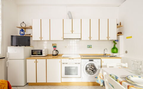 Casa Dolly, Monterosso 5 Terre: Større Bandage, Indretning, Køkken Apparat, Gulvbelægning, Møbel, Værelse, Køkken, Etage, Husholdningsapparat, Loft