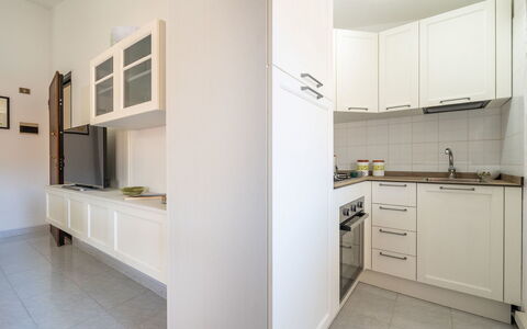 Carigi: Køkken Apparat, Køkken, Countertop, Gulvbelægning, Indretning, Større Bandage, Cabinetry, Træ, Etage, Loft