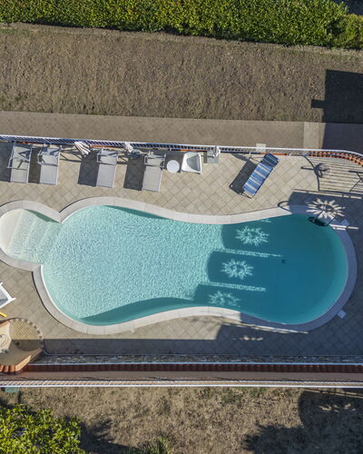 Villa Caroline, Private Pool and Seaview: Blå, Svømmepøl, Udvej, Udendørs Møbler, Fritid, Kompositmateriale, Water Feature, Skygge, Eco Hotel, Landscaping