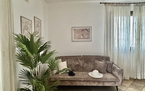 Casa Paola-connessione Starlink: Møbel, Indretning, Couch, Væg, Gulvbelægning, Etage, Træ, Stue, Textile, Hjem