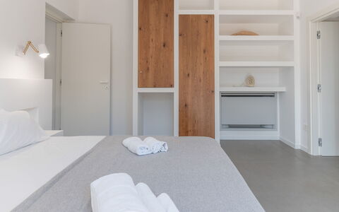 Casa Vita Bella: Træ, Gulvbelægning, Etage, Indretning, Loft, Værelse, Lejlighed, Soveværelse, Seng, Bejdse