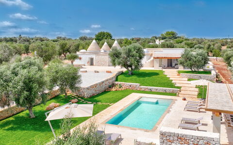 Trulli di Luccio: Have, Dome, Lawn, Estate, Landscaping, Dome, Villa