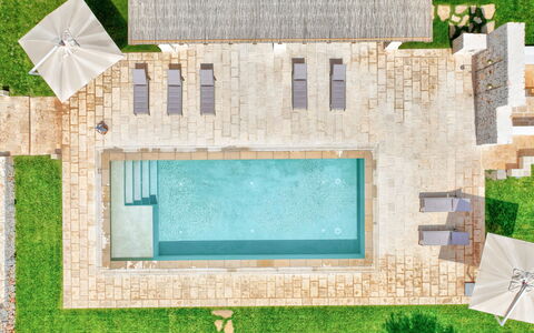 Trulli di Luccio: Svømmepøl, Kompositmateriale, Flise, Udendørs Møbler, Udvej, Water Feature, Have, Skygge, Landscaping, Estate