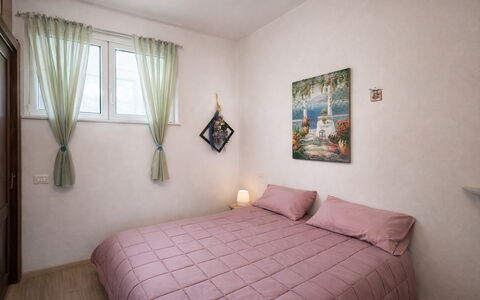 Casa di Bruna Seaview, Albenga: Seng, Møbel, Etage, Indretning, Soveværelse, Gulvbelægning, Væg, Sengetøj, Sengetøj, Værelse