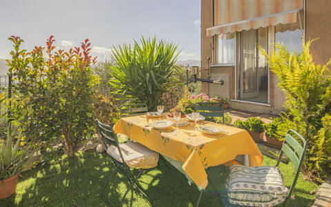 Casa di Bruna Seaview, Albenga: Møbel, Stol, Bord, Køkken & Spisebord, Have, Stueplante, Udendørs Bord, Udendørs Møbler, Gård, Blomsterkrukke