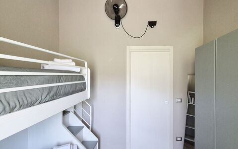 Villa Pietra With Pool On Piemonte Hills: Soveværelse, Seng, Indretning, Etage, Gulvbelægning, Møbel, Sengetøj, Sengetøj, Værelse, Bed Frame