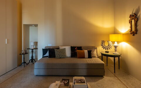 Palazzo Villani Lubelli: Møbel, Indretning, Gulvbelægning, Etage, Væg, Træ, Værelse, Couch, Stue, Belysning