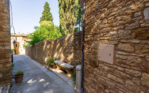 Torre di Serre: Væg, Mursten, Rots, Stenmur, Murværk, Gyde, Flise, Cobblestone, Walkway