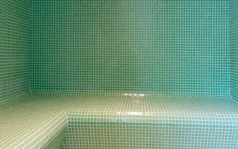 Alina Villa: Gulvbelægning, Etage, Kompositmateriale, Flise, Naturmateriale, Svømmepøl