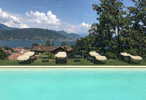 Alina Villa: Bjergrige Landskabsformer, Bjerg, Svømmepøl, Bakke, Udvej, Bjergkæde, Udendørs Møbler, Hill Station, Eco Hotel, Ferieby