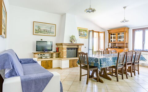 Villa Altavista: Gulvbelægning, Indretning, Møbel, Etage, Loft, Værelse, Bord, Couch, Stue, Stol
