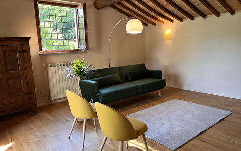 Villa Vindelbono: Møbel, Indretning, Gulvbelægning, Væg, Etage, Træ, Couch, Stue, Loft, Hjem