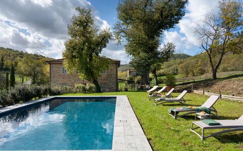La Morella: Svømmepøl, Have, Estate, Udendørs Møbler, Landscaping, Backyard, Villa, Water Feature, Eco Hotel, Stuehus