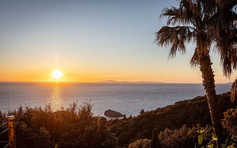 La Terrazza sul Mare: Himmel, Blå, Vand, Horisont, Krop Af Vand, Naturlige Landskab, Hav, Skumring, Sommer, Kyst