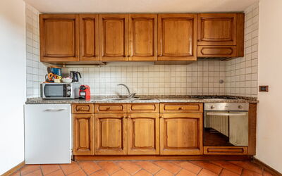 Pozzo Apt Std: Køkken, Træ, Countertop, Køkken Apparat, Gulvbelægning, Større Bandage, Cabinetry, Indretning, Etage, Værelse